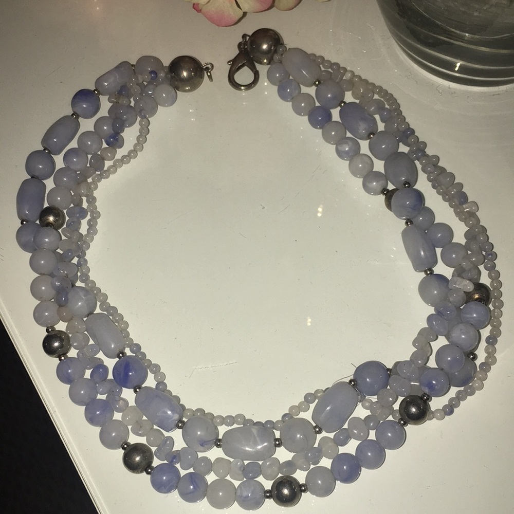 Women’s choker necklace